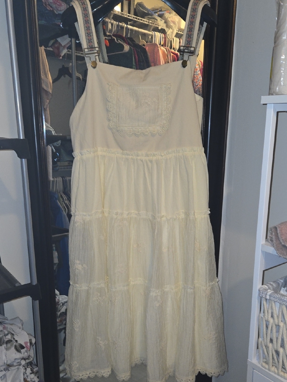 DAVI & DANI Cream Tiered Lace-Trim Maxi Dress with Embroidered Bib